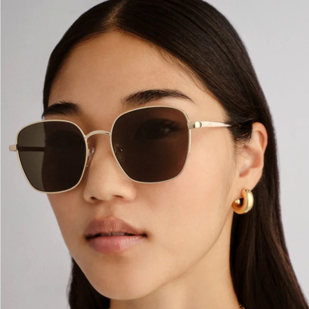 Elegant Black Sunglasses